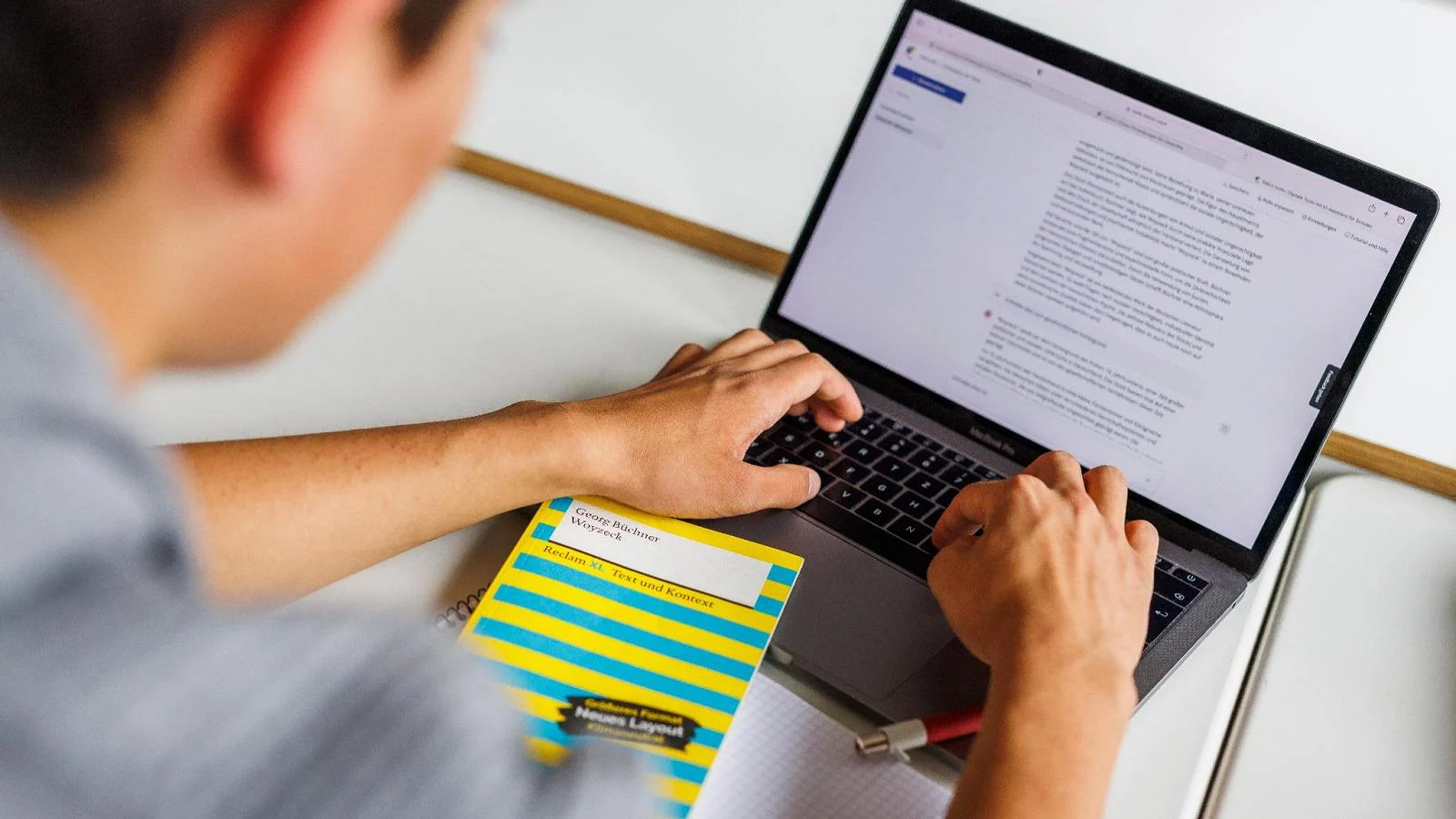 Só 33% dos italianos se sente competente no uso da inteligência artificial, aponta pesquisa CEP (set 2025)