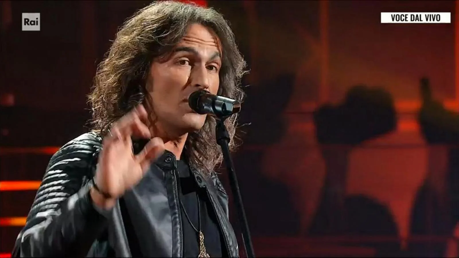 Tali e Quali: imitadores de Ligabue e Pino Daniele garantem vaga na finalíssima