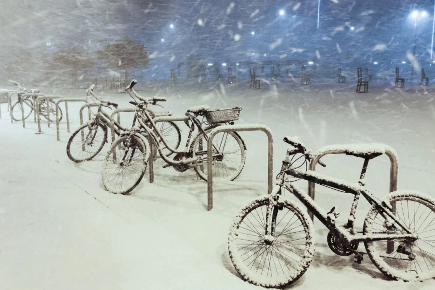 Tempestade Ártica atinge os EUA: cerca de 100 mil sem luz e 12 mil voos cancelados