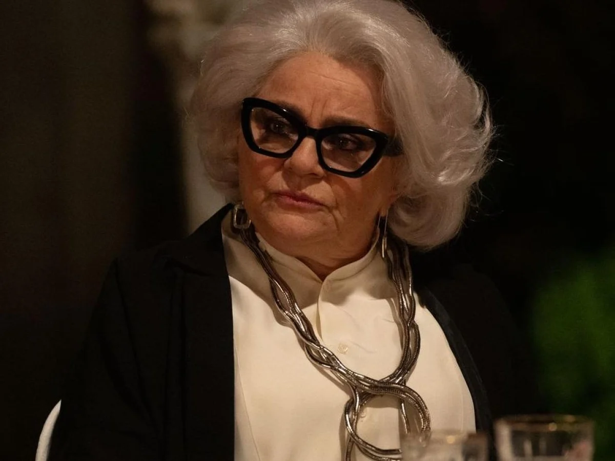 Milvia Marigliano: a atriz teatral que dá voz a Coco Valori em La Grazia, o espelho sarcástico de Sorrentino