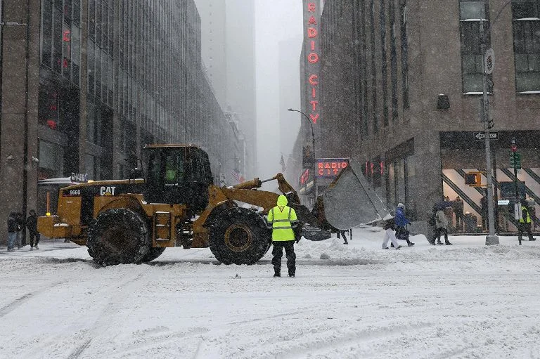 Gli Usa nella morsa del gelo: 10 morti e un milione al buio. La deformazione del vortice polare — rainews.it