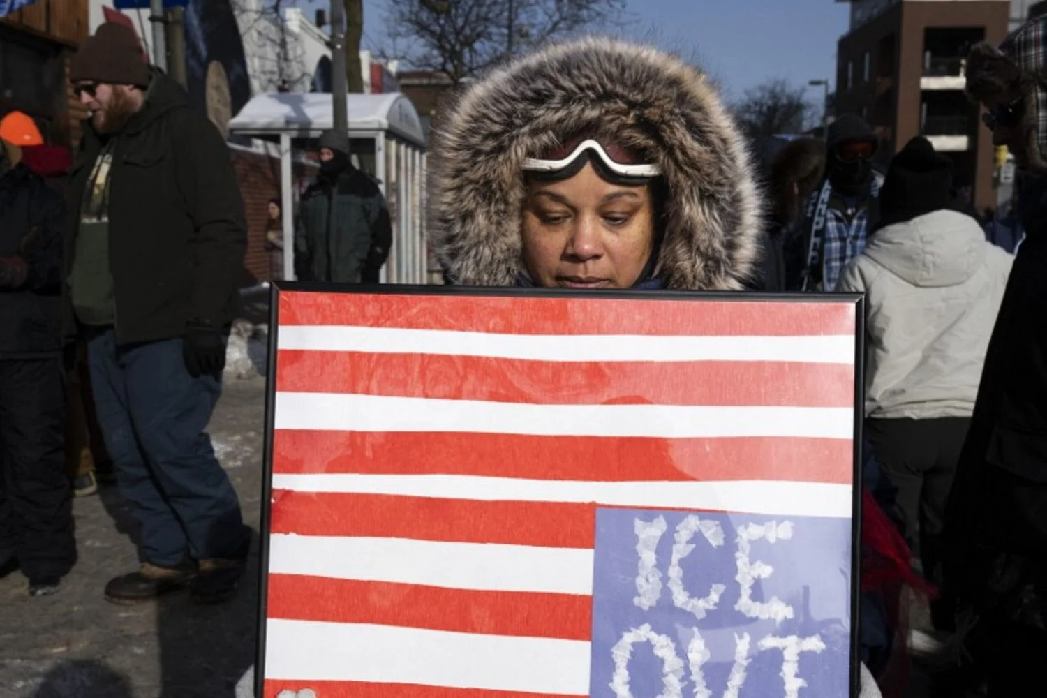 Agentes do ICE intimidam enviados da Rai em Minneapolis: tensão e reação política