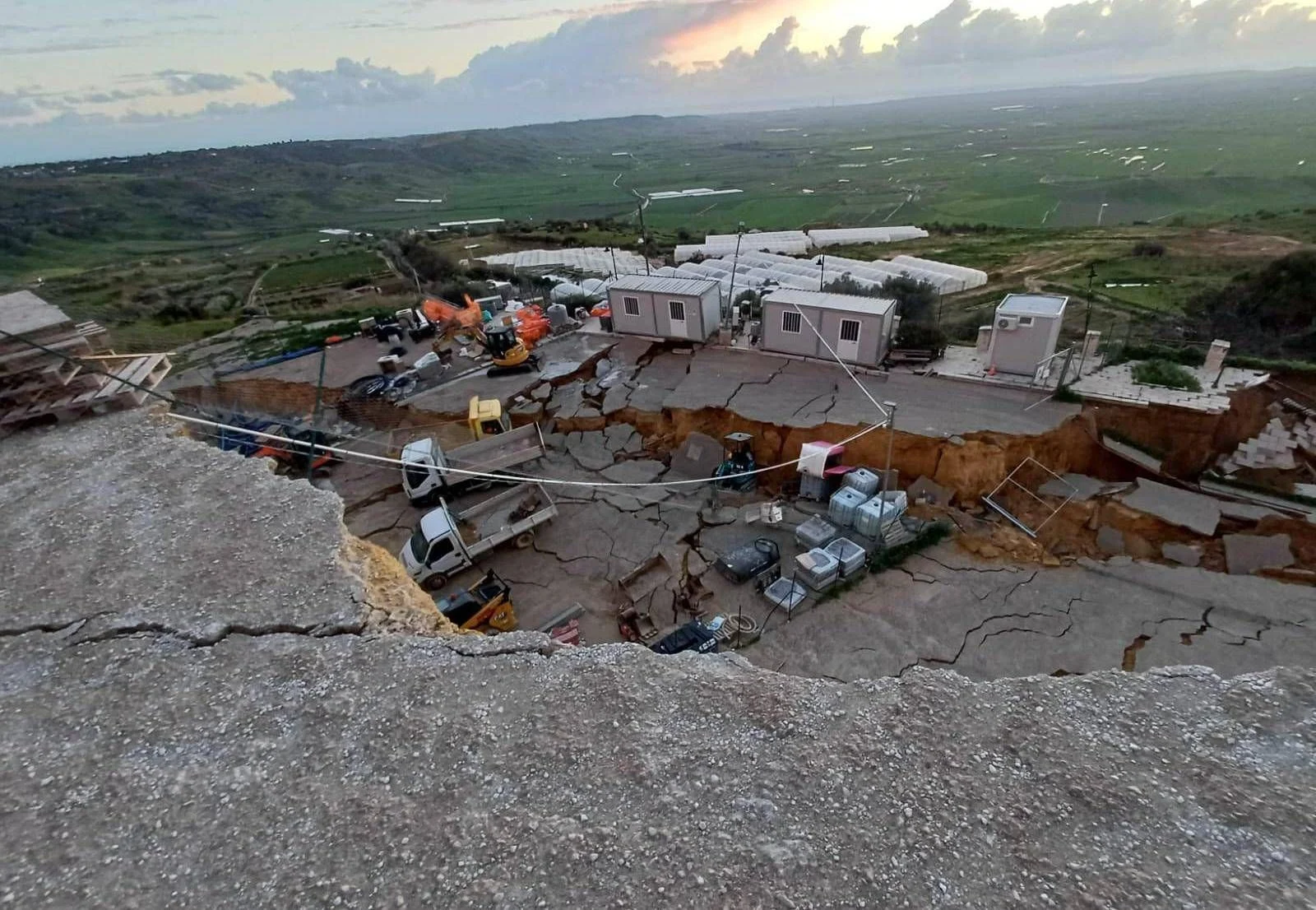 Deslizamento em Niscemi: mais de 500 desalojados passam a noite no Palasport; prefeito alerta para situação dramática