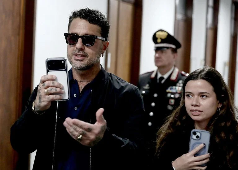 Giudice accoglie ricorso di Signorini, Corona non può pubblicare puntata. Lui: "Censura preventiva" — rainews.it