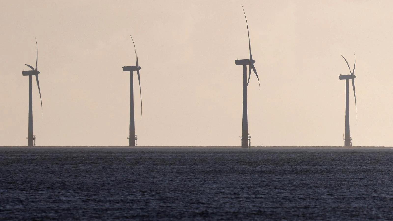 Cúpula em Hamburgo reúne 10 países e crava: “nunca mais gás russo”; plano aposta em eólica offshore no Mar do Norte