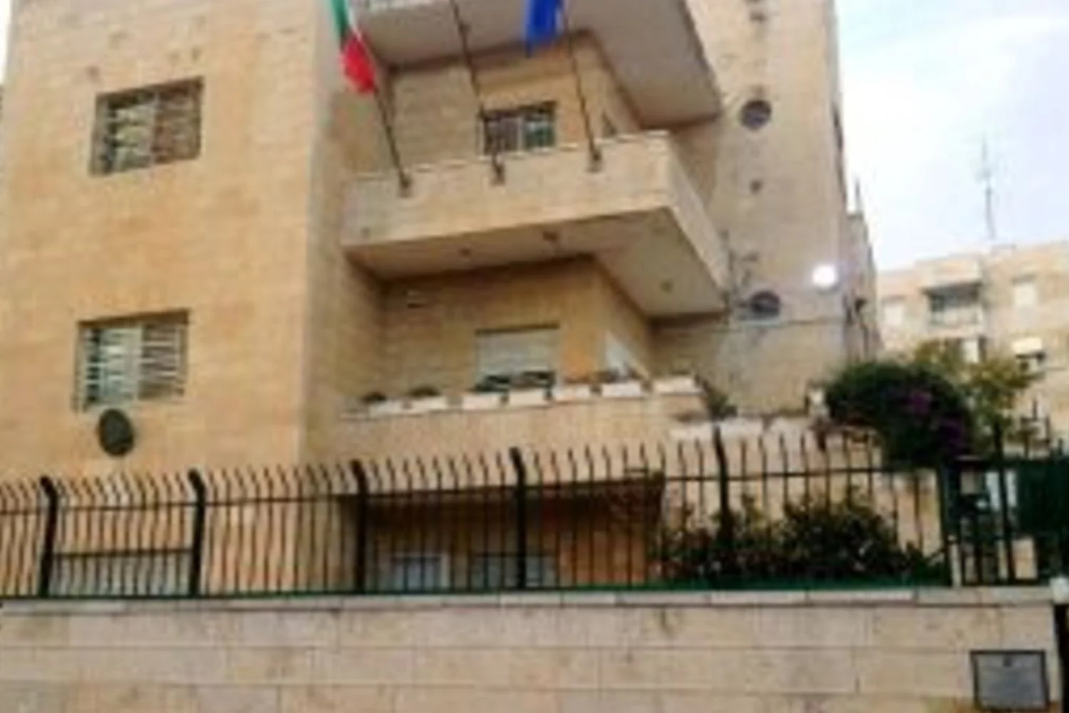 Colono armado força dois carabinieri a se ajoelharem na Cisjordânia; Itália convoca embaixador israelense