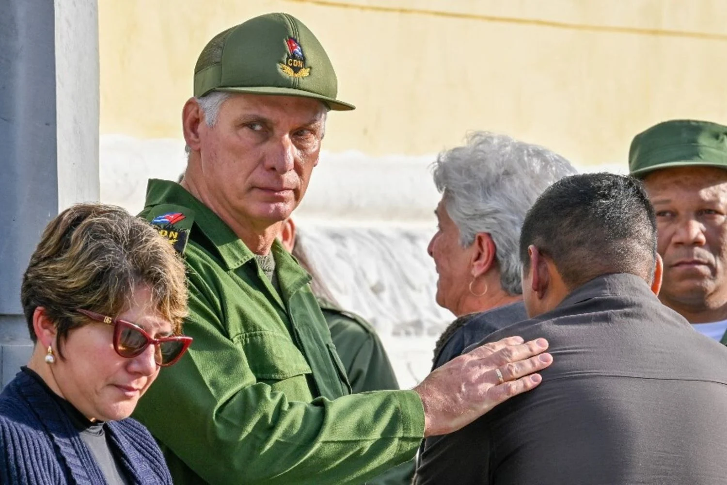 EUA avaliam embargo total a Cuba; Kremlin considera 'notícias alarmantes'