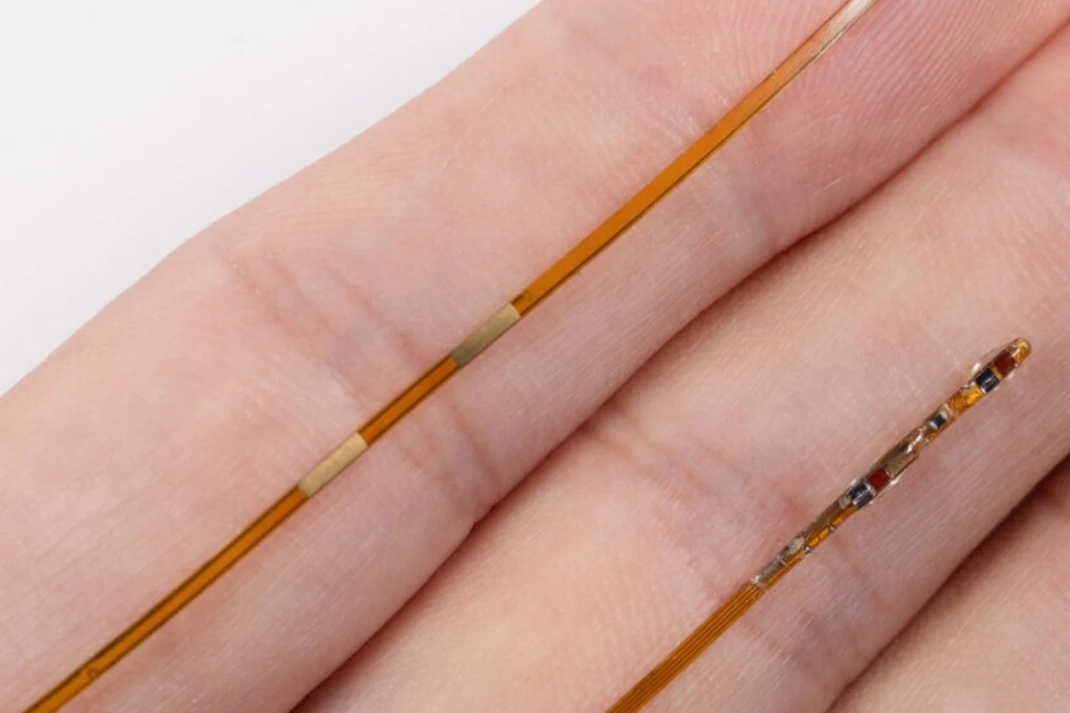 Nova sonda flexível permite monitorar a saúde do feto em tempo real durante cirurgias intrauterinas