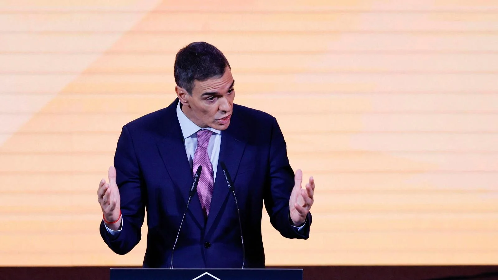 Espanha anuncia regularização extraordinária para 500 mil migrantes irregulares: análise estratégica