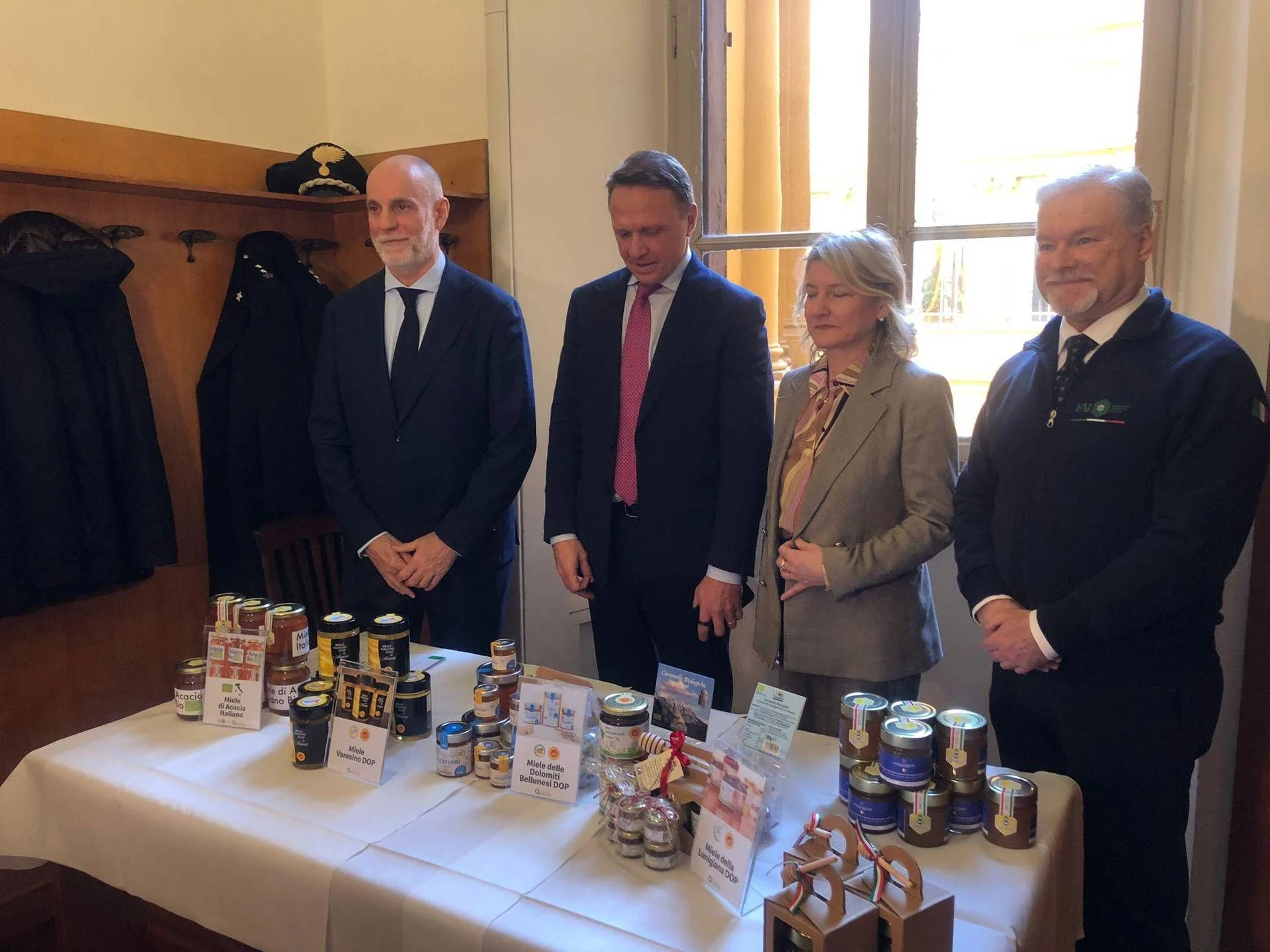 McDonald's investe 8 toneladas de mel biológico italiano em 800+ restaurantes para reforçar cadeia apícola