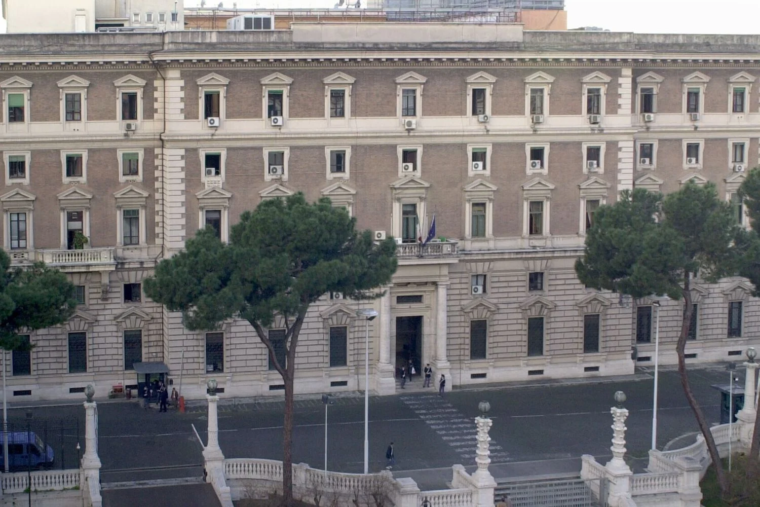 Viminale esclarece: ICE atuará apenas em sala operacional no Consulado de Milão durante os Jogos Milano Cortina 2026