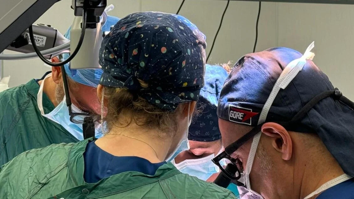 Em Ancona, cirurgia com robô remove neoplasia da cabeça do pâncreas em procedimento avançado
