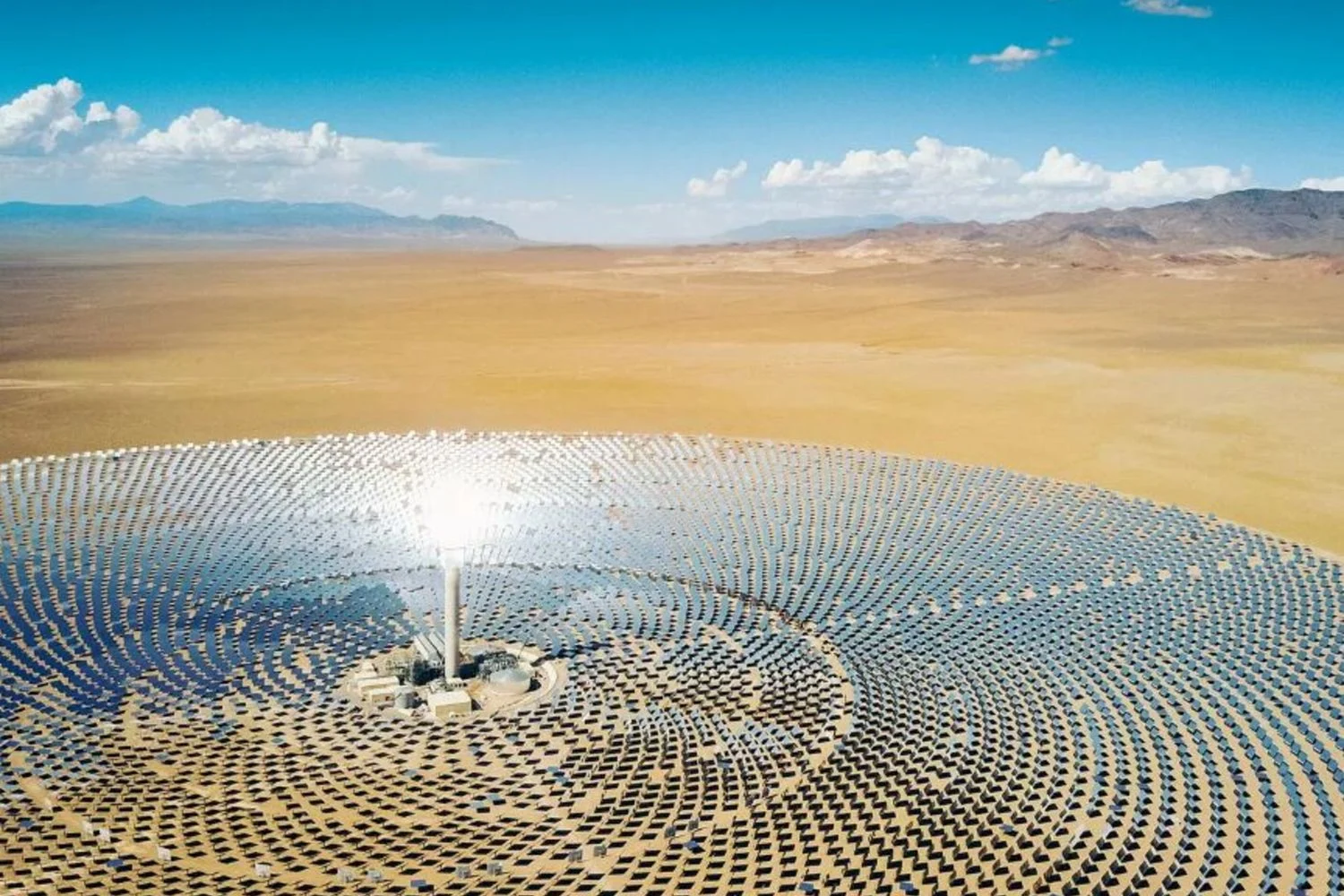 Baker Hughes expande parcerias: A-CAES com Hydrostor e projeto de amônia de baixo carbono nos EUA