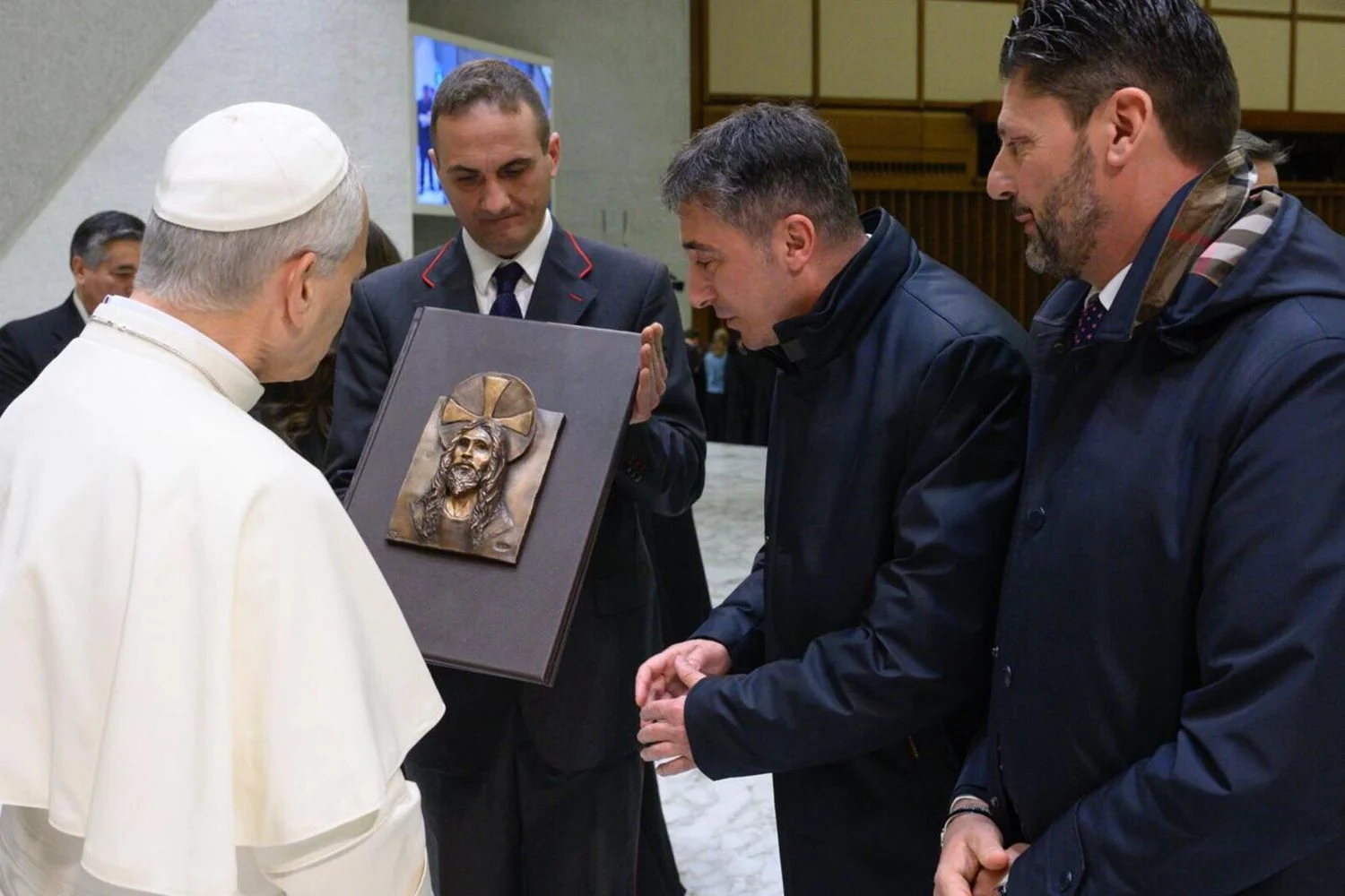 Excelsis: volume de arte sacra e raízes italianas entregue ao Papa Leone XIV