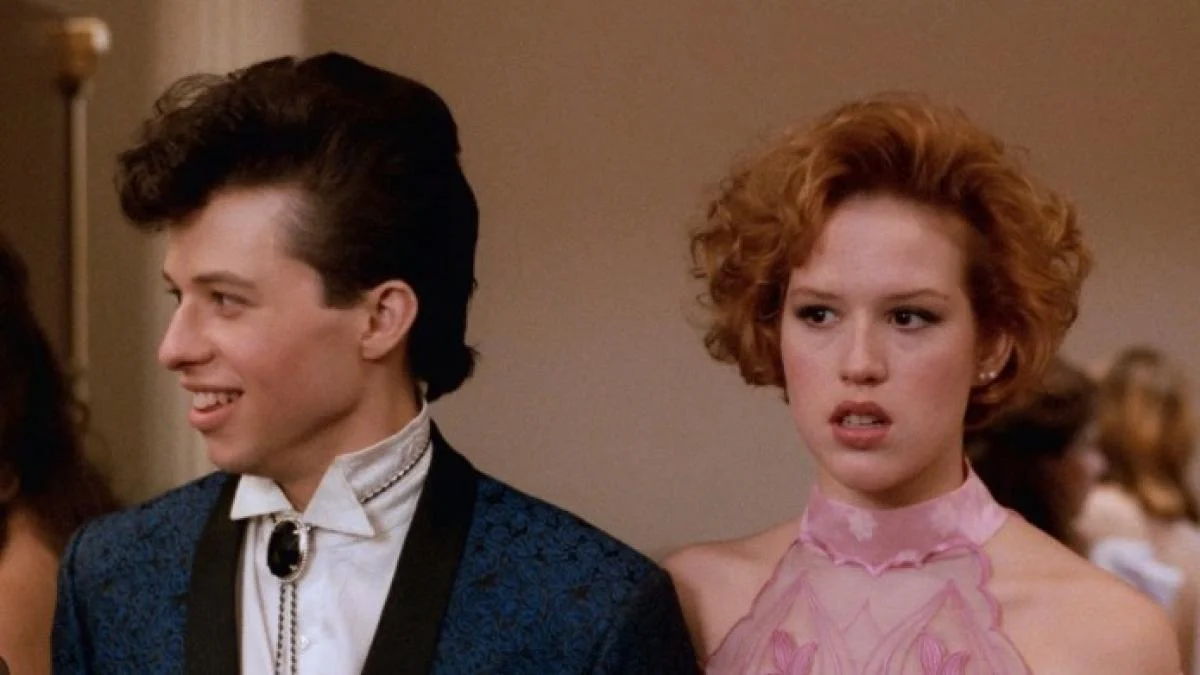 Bella in rosa completa 40 anos: o teen movie que espelhou desigualdades e inventou identidade