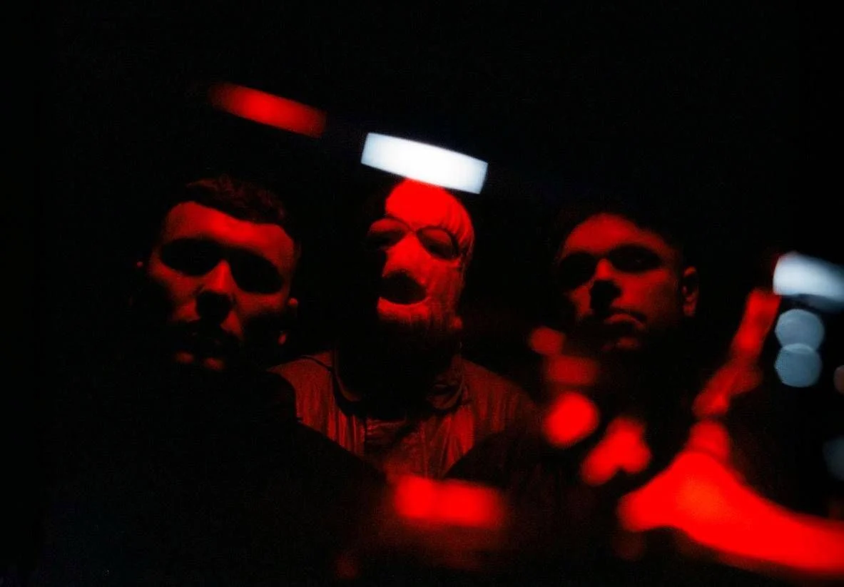 Kneecap lança 'Fenian' — álbum-resposta contra quem tentou silenciar sua voz