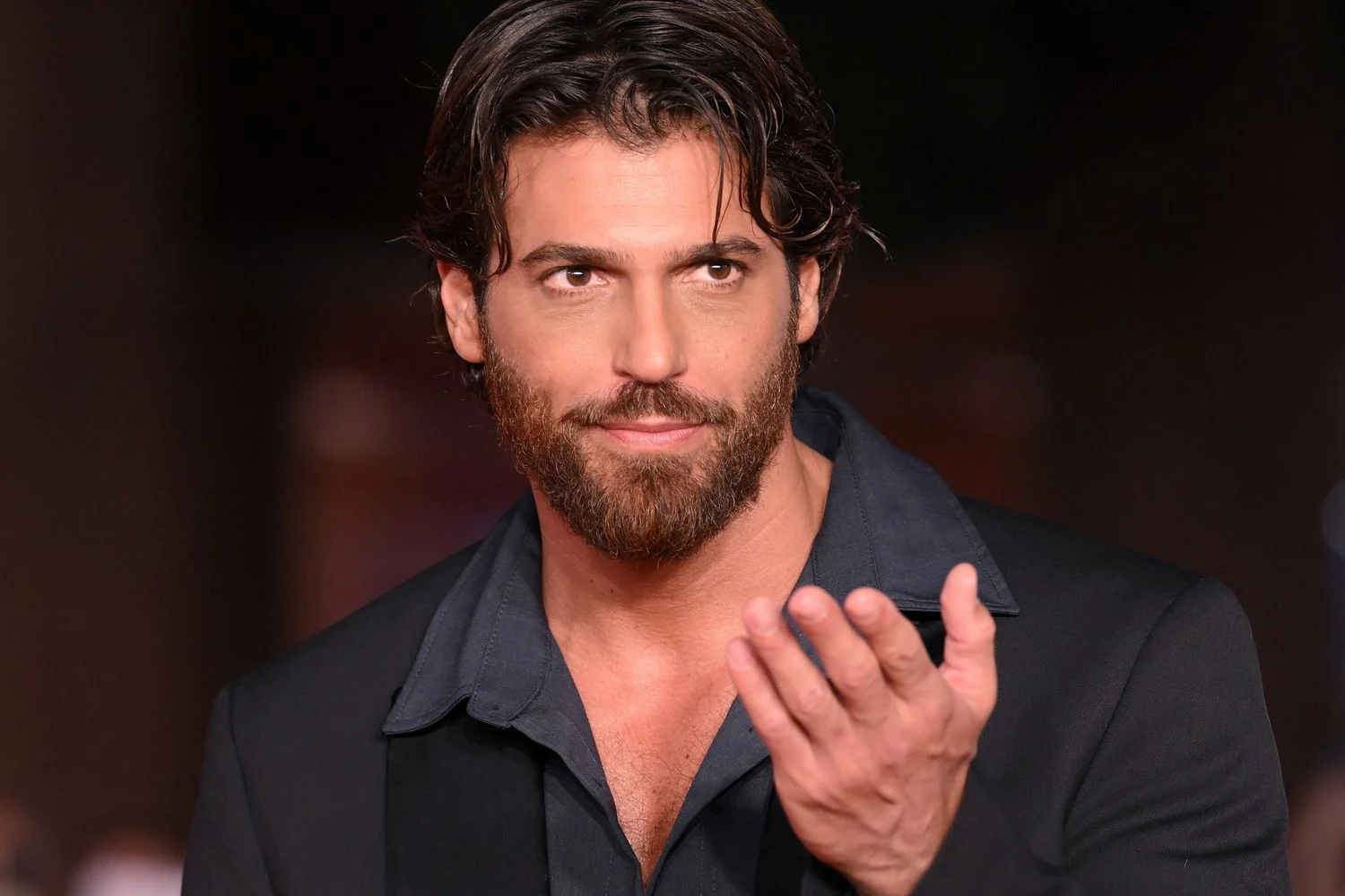 Can Yaman é inocentado em testes: exame de urina, sangue e cabelo dão negativo após detenção em Istambul