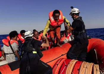 Meloni Reconhece Limitações na Gestão da Imigração Irregular