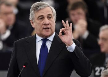 Ministro de Relações Exteriores da Itália Impõe Restrições de Vistos