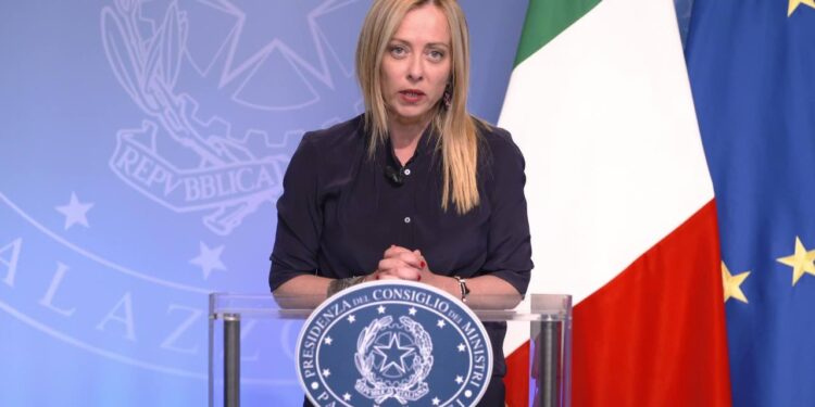 Orçamento 2024 da Itália: Reformas Beneficiam famílias e incentivos à natalidade