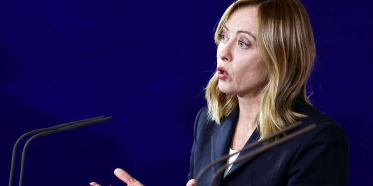 Promessas Econômicas e Imigração: Os Desafios da Governança de Meloni