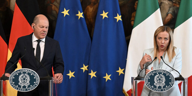 Aportes: UE apoia Itália, enquanto Alemanha enfrenta indecisão