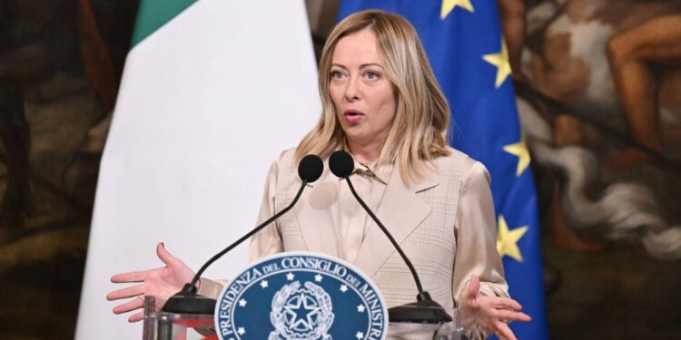 Premiê da Itália recorda 34 anos da queda de muro de Berlim