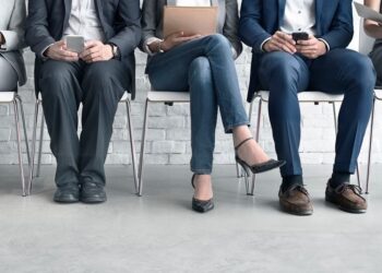 Mercado de Trabalho Italiano: Agências e Contratação de Trabalhadores Estrangeiros