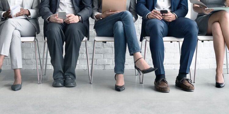 Mercado de Trabalho Italiano: Agências e Contratação de Trabalhadores Estrangeiros