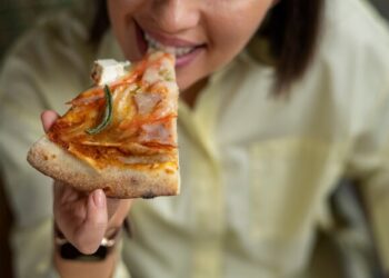 Uma Fatia de Discórdia: A História da Pizza de Abacaxi