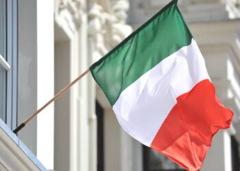 Cidadania Italiana e Naturalização: Igualdade de Direitos e Deveres