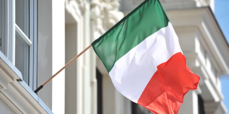 Cidadania Italiana e Naturalização: Igualdade de Direitos e Deveres