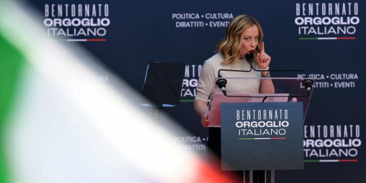 Chiara Ferragni em Declínio: O Impacto da Ascensão de Giorgia Meloni