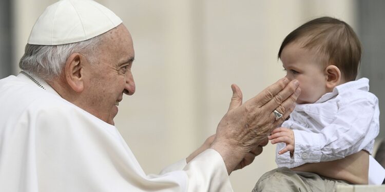 Papa Francisco incentiva famílias italianas a terem mais Filhos