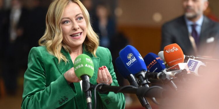 Privatizações na Itália: Meloni rebate acusações