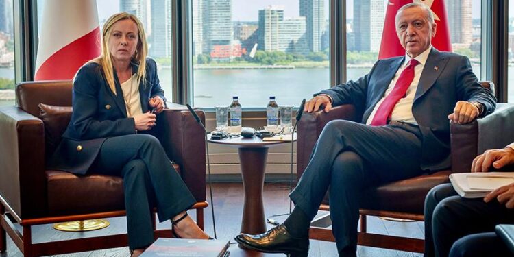 Giorgia Meloni em Istambul: Diálogos sobre Gaza, Ucrânia e Economia Bilateral