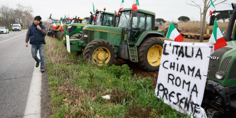Mobilização no Campo: Agricultores Italianos marcham para Roma