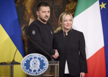 Encontro do G7: Giorgia Meloni à Frente em Discussão com Zelensky sobre Ucrânia