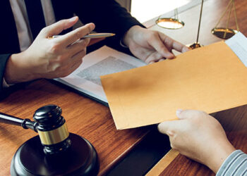 O ascendente italiano se naturalizou. O que devo apresentar?