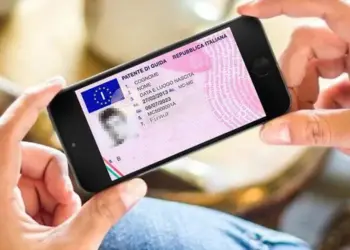 Do Papel ao Smartphone: A Carteira de Habilitação Digital na Itália