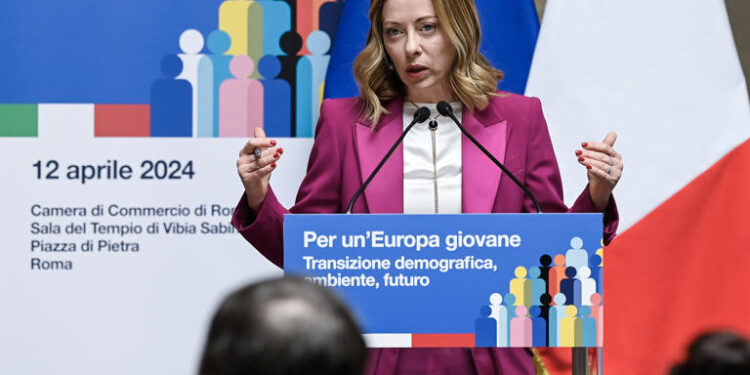 Útero Alugado: Meloni Propõe Lei Contra Prática Desumana