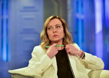 Giorgia Meloni: Um Modelo de Resposta Estatal em L’Aquila