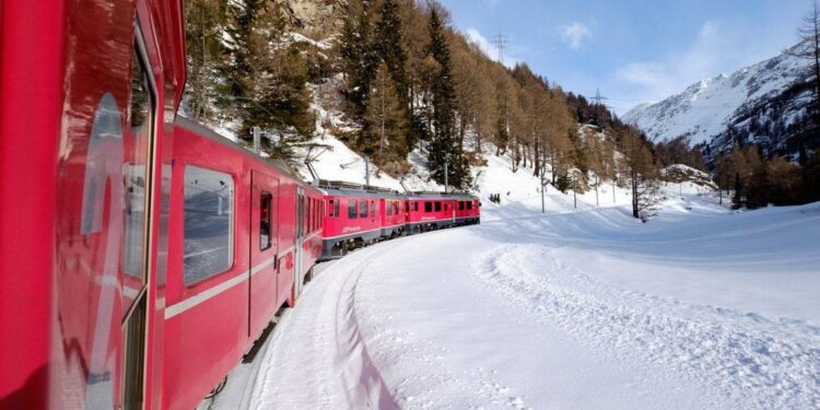 Viajando de Milano Centrale a Zurique de Trem