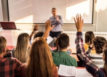 Carreira em Educação: Concursos e Requisitos para Professores na Itália