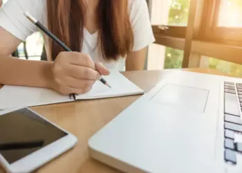 Contrato de Aluguel para Estudantes Universitários