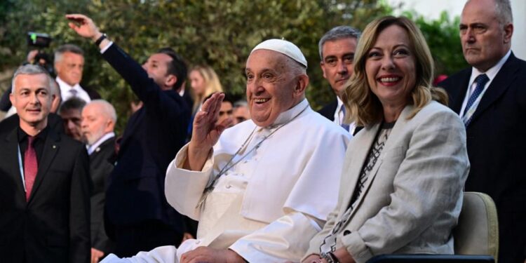 Fratelli d’Italia e o Vaticano: Estratégias Políticas em Debate