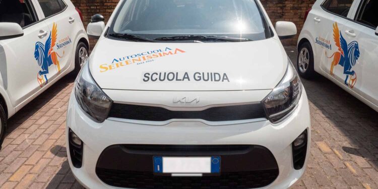 Autoescola na Itália: Alternativa enquanto o Acordo Brasil-Itália está Pendente