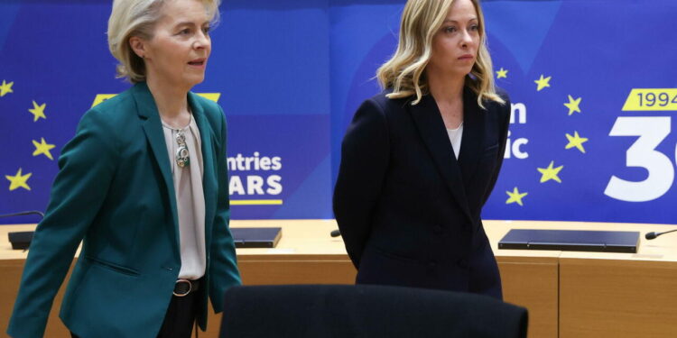 Desafios Políticos na Itália: Crise em Kiev e a Busca por Coesão Europeia