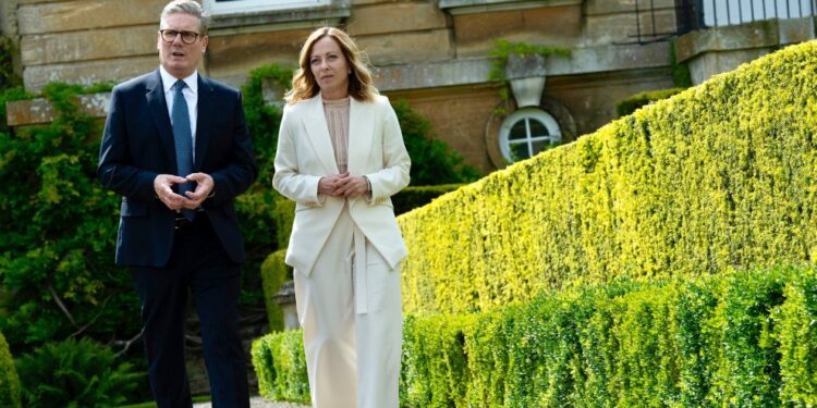 Itália e Reino Unido Fortalecem Cooperação em Migração e Segurança