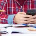 Concentração Total: Itália Proíbe Celulares para Melhor Aprendizado